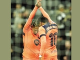 Raphinha y Lamine Yamal celebran el gol del empate, ayer, en la Champions.