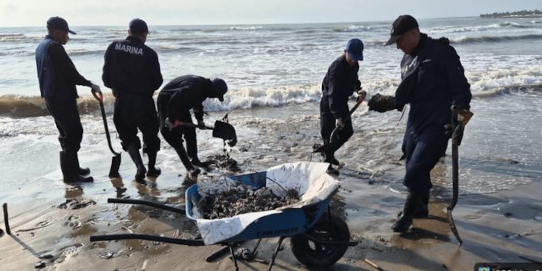 Continúan atendiendo presencia de hidrocarburos en Veracruz y Tabasco