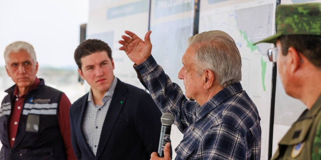 Samuel García, gobernador de Nuevo León (centro izq.) y el Presidente Andrés Manuel López Obrador (centro der.)