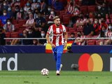 Héctor Herrera conduce el balón en un partido con el Atlético de Madrid en LaLiga.