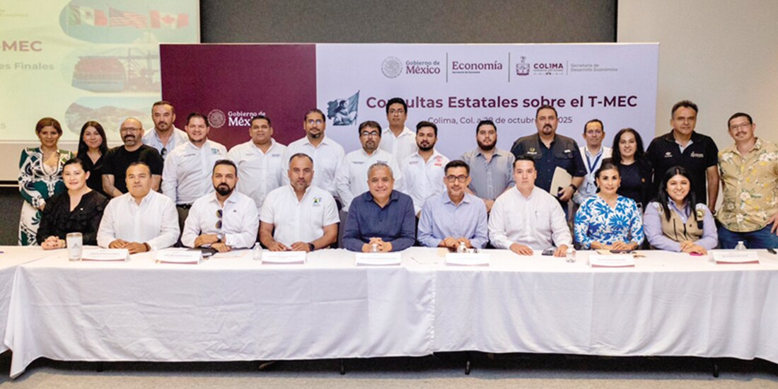 IP y académicos durante un foro, la semana anterior.