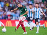 Héctor Herrera durante el partido entre la Selección Mexicana y Argentina en el Mundial de Qatar 2022.