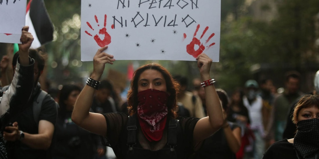 Fotografía de archivo de una marcha por el aniversario del 2 de octubre, en CDMX.