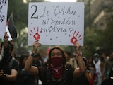 Fotografía de archivo de una marcha por el aniversario del 2 de octubre, en CDMX.