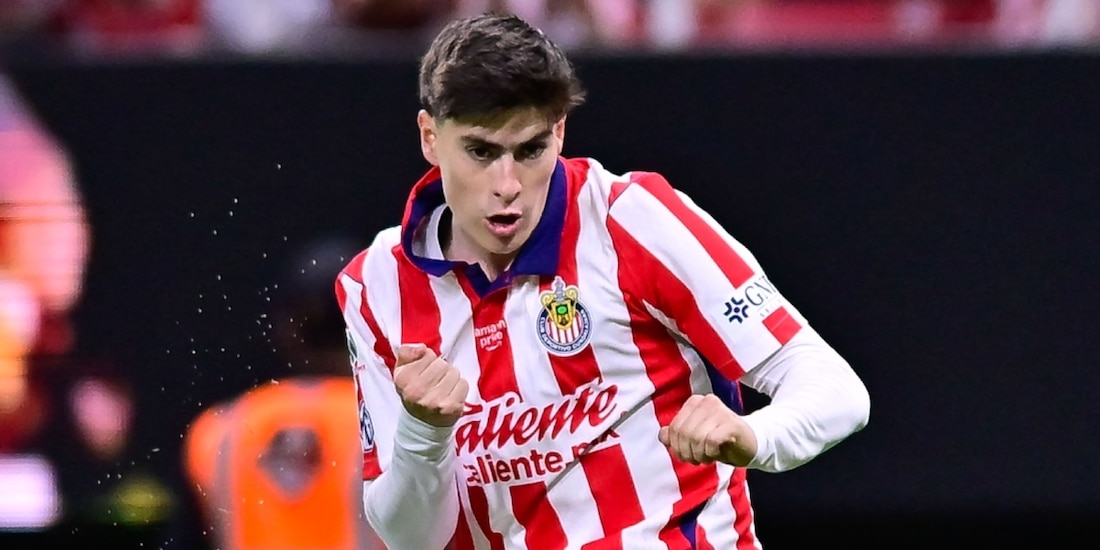 Armando González en un partido con Chivas