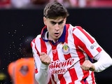 Armando González en un partido con Chivas