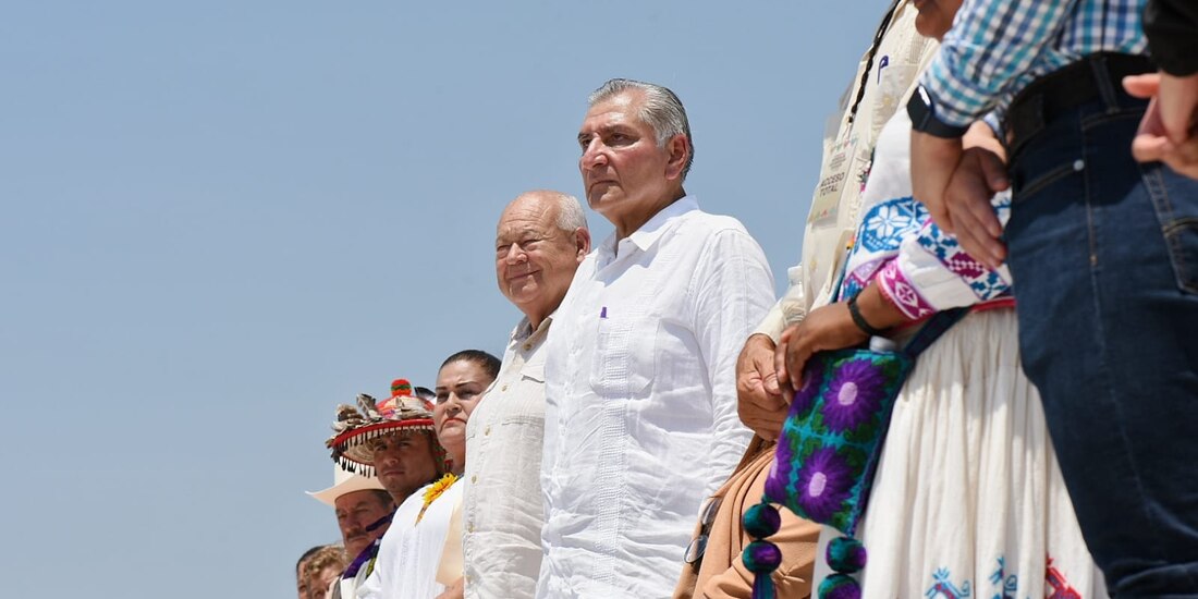 Adán Augusto López (centro) reitera compromiso con llevar la Transformación de México a más lugares.