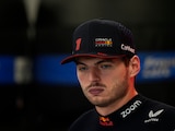 El piloto holandés de Red Bull Max Verstappen se prepara para la sesión de clasificación antes del Gran Premio de Qatar de F1