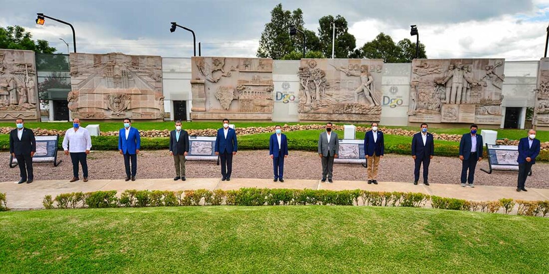 De izq. a der.: Martín Orozco (Ags.), Enrique Alfaro (Jal.), Silvano Aureoles (Mich.), Miguel Riquelme (Coah.), Francisco García Cabeza de Vaca (Tamps.), José Rosas Aispuro (Dgo.), Jaime Rodríguez (NL), Ignacio Peralta (Col.), Diego Rodríguez (Gto.), Javier Corral (Chih.) y Juan Manuel Carreras (SLP), ayer.