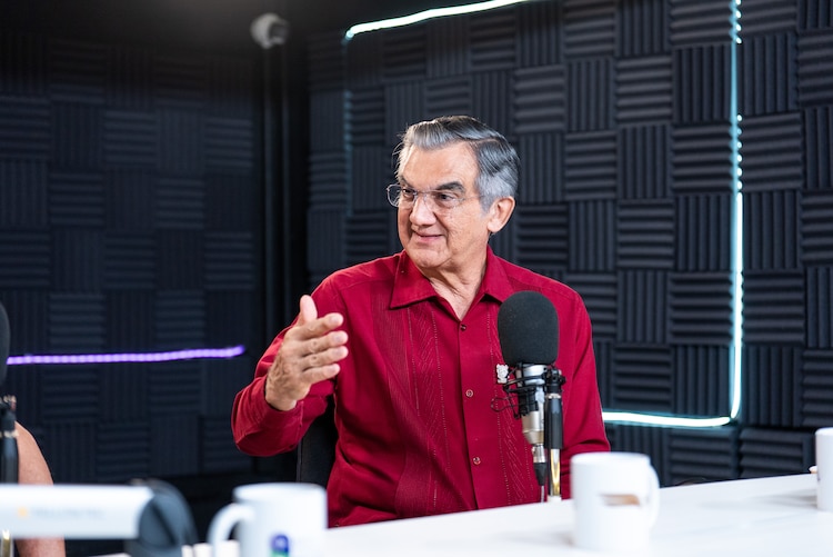 El gobernador de Tamaulipas, Américo Villarreal, durante el programa 'Diálogos con Américo'.