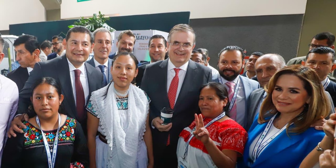 En la imagen el Gobernador de Puebla y el titular de Economía.