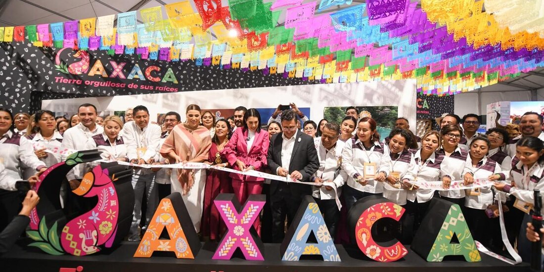 Autoridades de Oaxaca en el Tianguis Turístico.