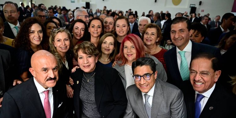 Delfina Gómez Álvarez expresó su disposición para impulsar reformas a la Ley de Notarios, a fin de modernizar su función y dar mayor agilidad a los procesos.