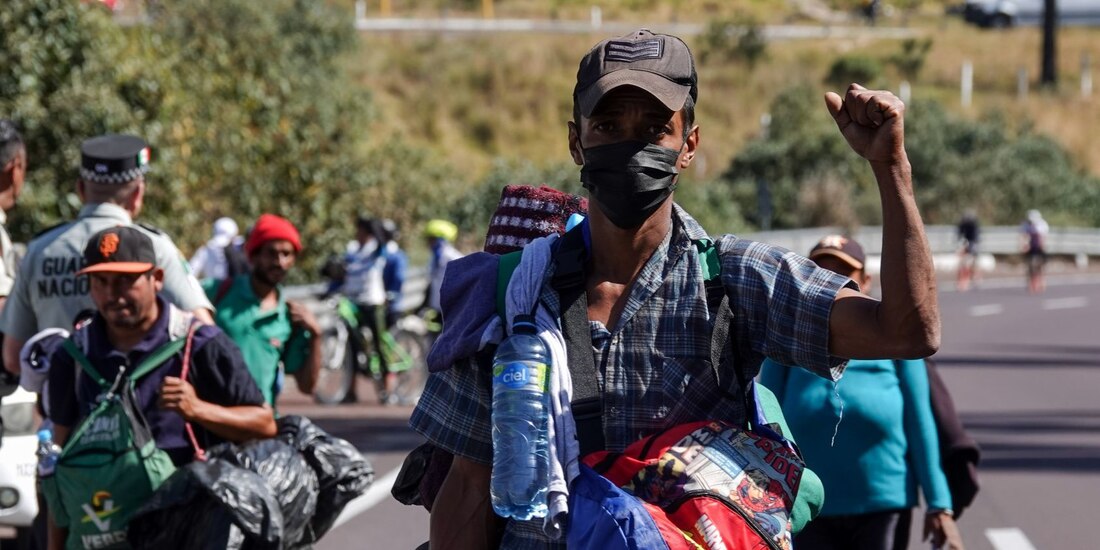 El contingente de la Caravana Migrante arribó por la tarde al poblado de Río Frío, límite entre Puebla y la entidad mexiquense, donde se espera pernoctaran y continuar mañana su andar con dirección a la Ciudad de México.