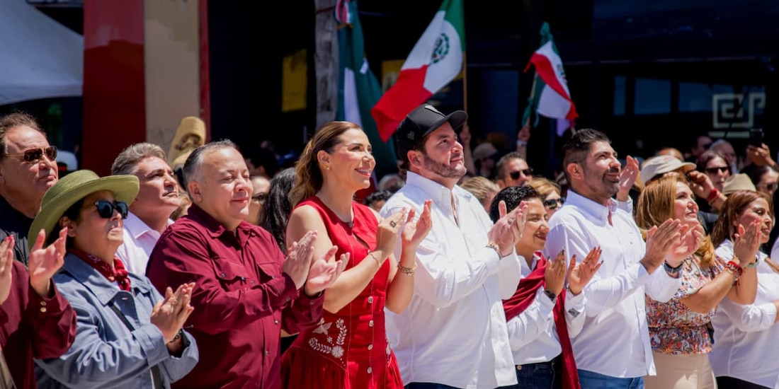 La gobernadora Marina del Pilar Avila Olmeda durante su discurso de respaldo al Gobierno Federal en Tijuana.