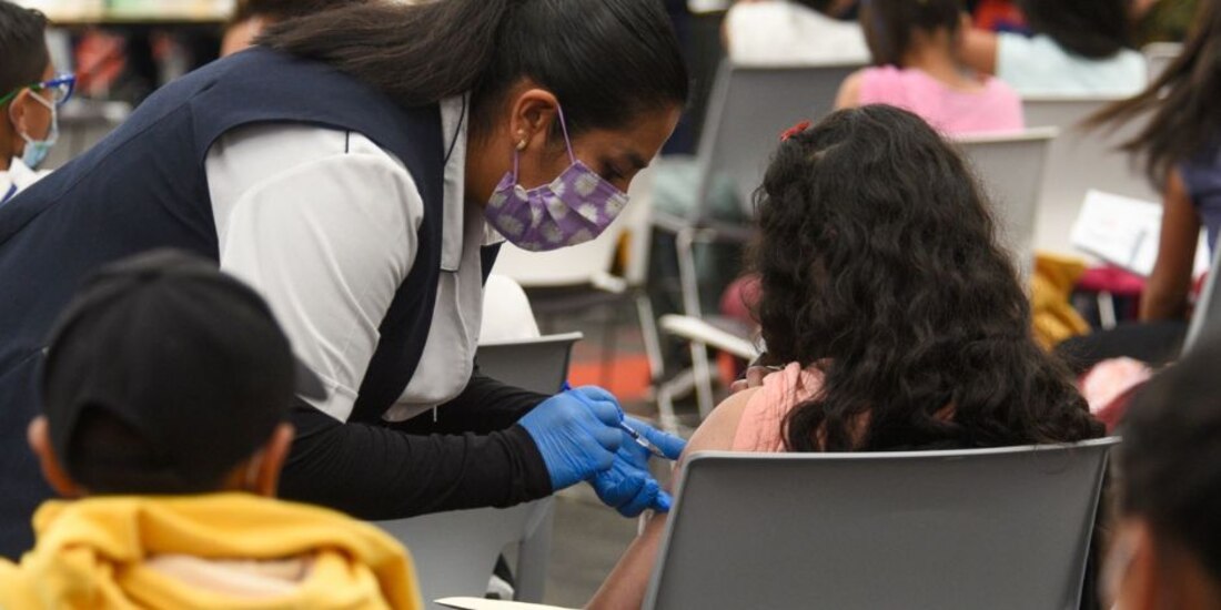 Edomex anuncia primera dosis de vacuna contra COVID-19 para niños de 7 años.