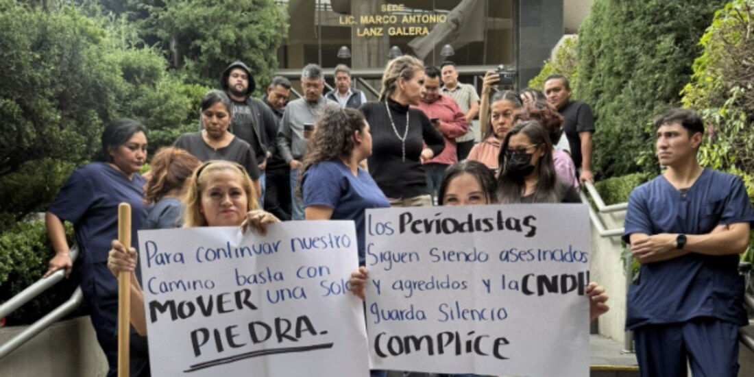 Madres buscadoras bloquearon, ayer, el acceso al edificio de la CNDH.