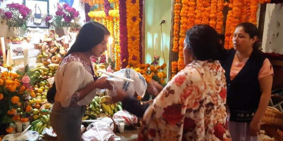 En Michoacán, llegan a caballo las ánimas a Cuanajo.