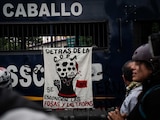 Aspecto de una manifestación con una imagen mundialista, en CDMX.