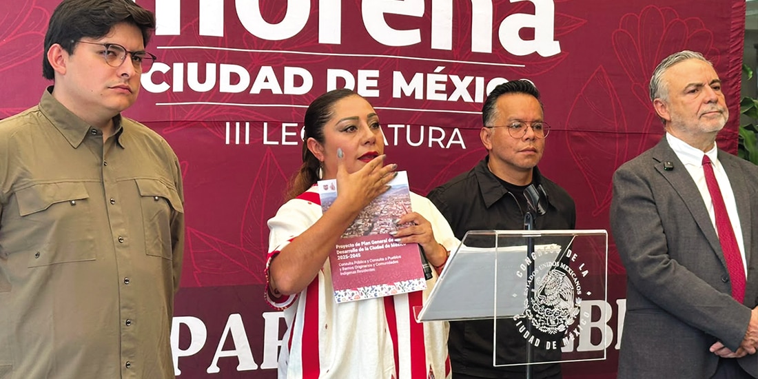 Diputados de Morena, ayer, en conferencia.