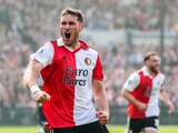 Santiago Giménez festeja su anotación en el duelo entre Feyenoord y Go Ahead Eagles.