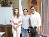 Al centro, Daniela Guadalupe Flores; a la izquierda, Marcela Castillo, diputada presidenta del Congreso de Chiapas; a la derecha, presidente de la Junta de Coordinación Política del Congreso local.