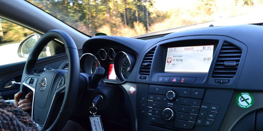 Multan a anciana de 103 años al volante… porque su licencia ya expiró.