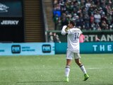 Javier "Chicharito" Hernández festeja su gol contra el Portland Timbers en la MLS.
