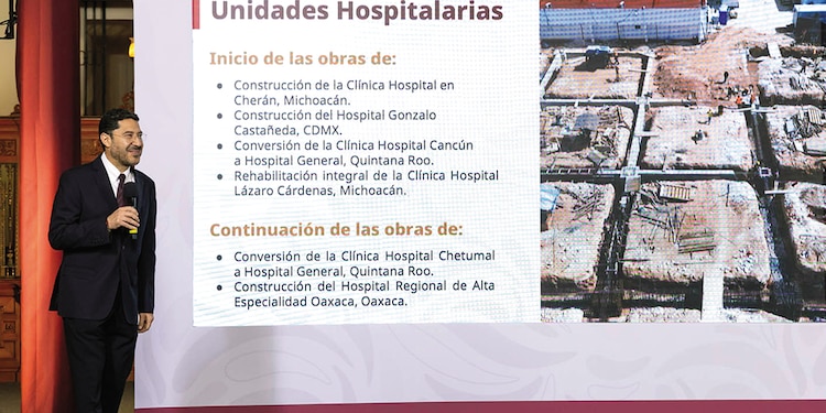 Martí Batres Guadarrama, titular del ISSSTE, en la Mañanera del Pueblo, ayer.