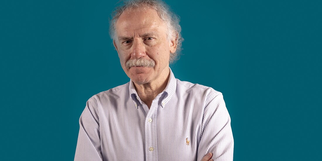 El médico Arnoldo Kraus, en una edición de la FIL Guadalajara.