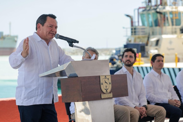 El gobernador Joaquín Díaz Mena encabezó el inicio de la segunda fase de modernización del Puerto de Altura de Progreso.