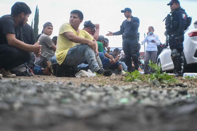 Fueron hallados 229 migrantes en la caja de un tráiler en Xalapa, Veracruz, el 23 de marzo de 2026.