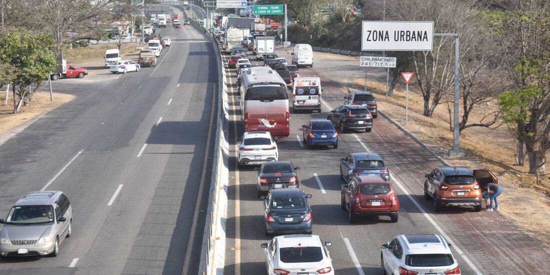 Caos vial por regreso a clases