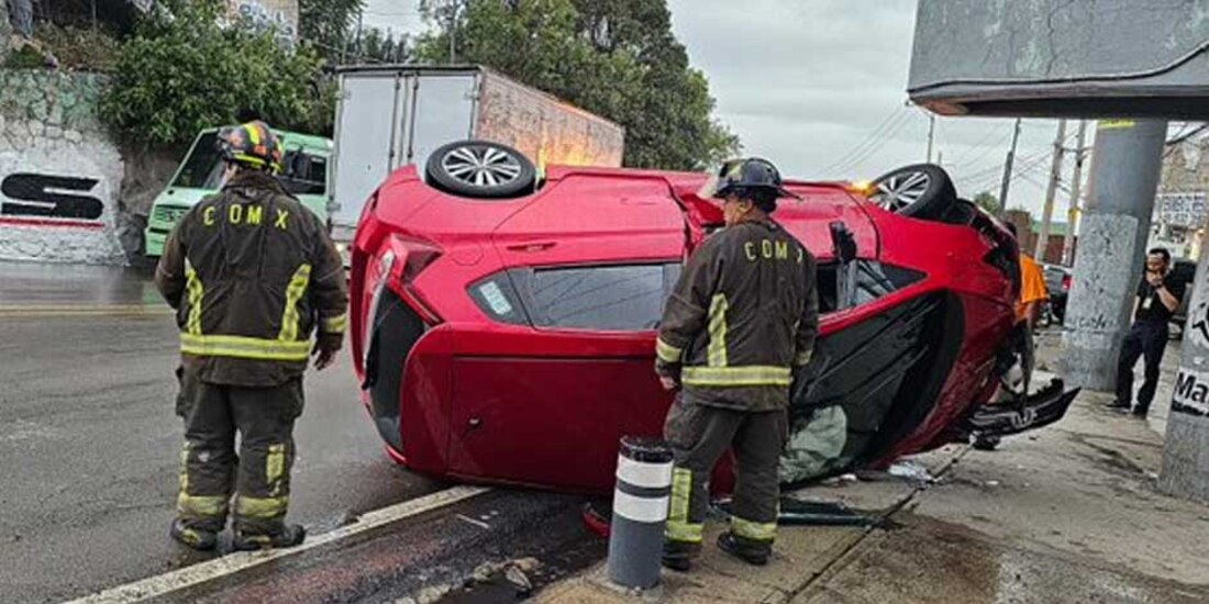 Volcadura en la carretera federal México-Cuernavaca
