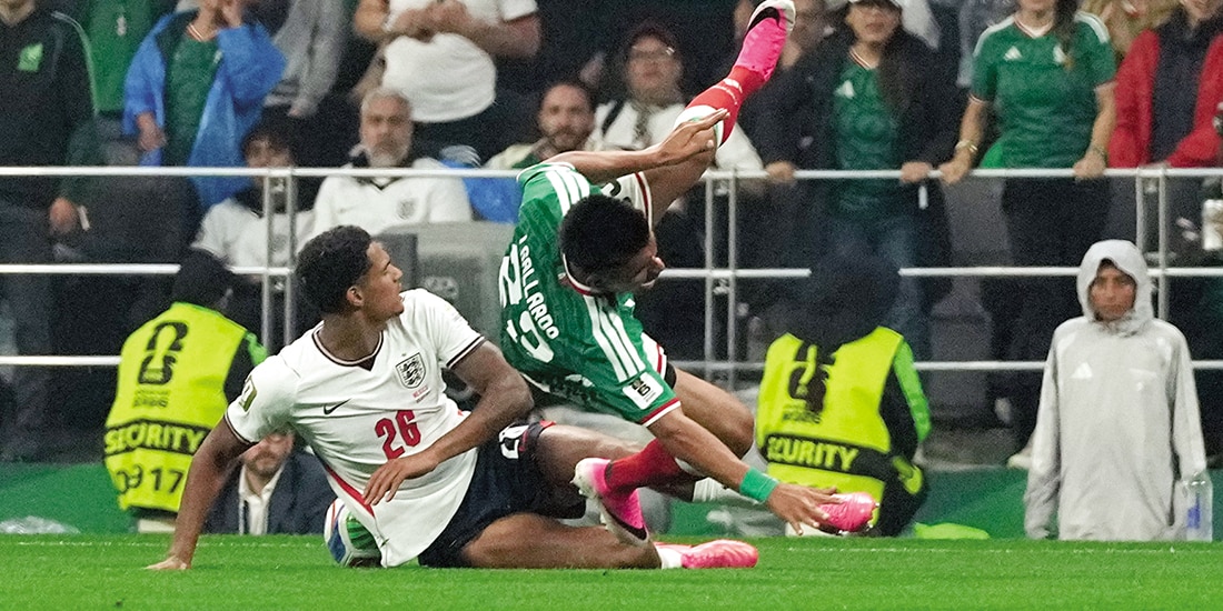 QUANSAH en el
momento en que
se le barrió a Gallardo,
el domingo