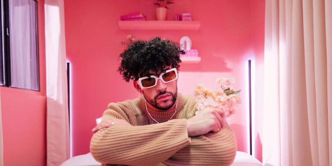 Bad Bunny anuncia que lanzará un nueva canción este mes, en su canal de Whatsapp