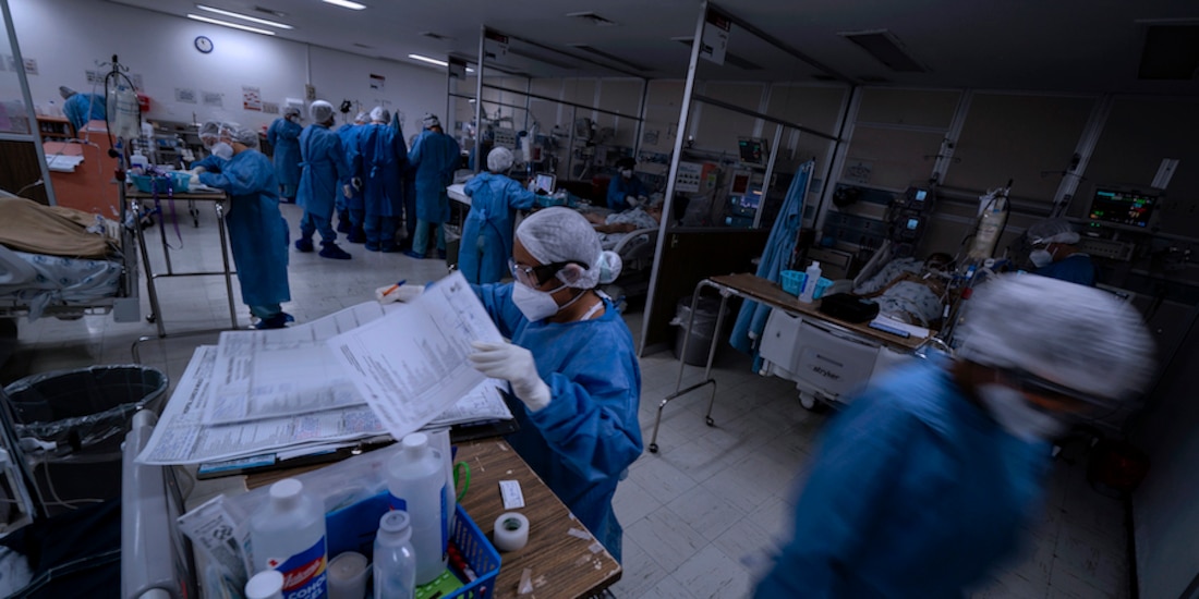 En el Hospital Juárez, que se ha convertido en un campo de batalla contra el coronavirus SARS-CoV-2, médicos, enfermeras y todo el personal son héroes que día a día luchan contra la pandemia.