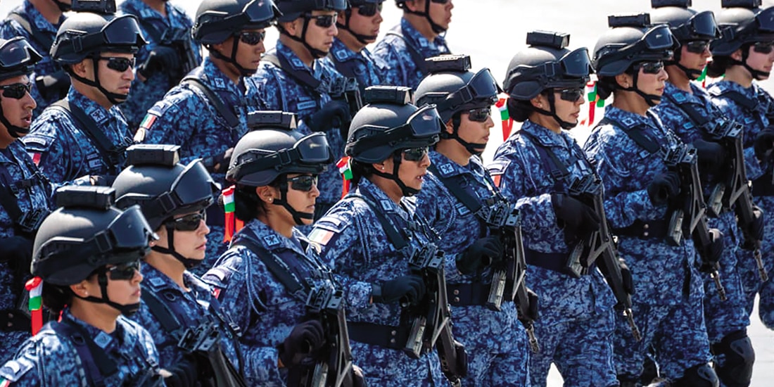 Mujeres del Ejército forman parte del contingente y del devenir histórico.