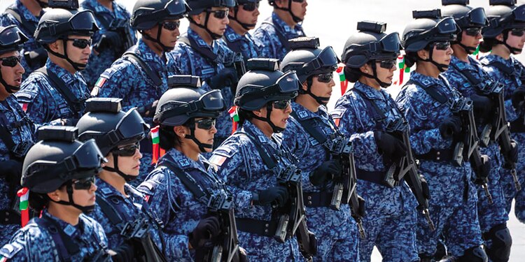 Mujeres del Ejército forman parte del contingente y del devenir histórico.
