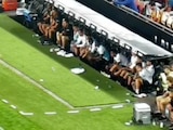 Javier Aguirre se hace de palabras con un aficionado del Valencia.