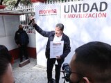 David Monreal entregó la documentación para el registro de aspirante por la candidatura de Zacatecas.
