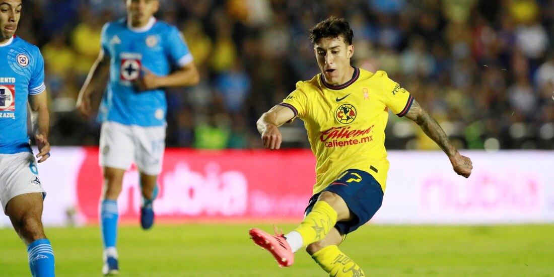 Alejandro Zendejas marcó dos goles con el Club América en la Liguilla del Apertura 2024, uno de ellos en la semifinal contra Cruz Azul.