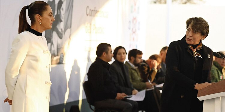 La presidenta Claudia Sheinbaum (izq.), junto a la Gobernadora Delfina Gómez.