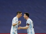Lionel Messi y Ángel Di María festejan el gol de Argentina contra Brasil en la final de la Copa América.