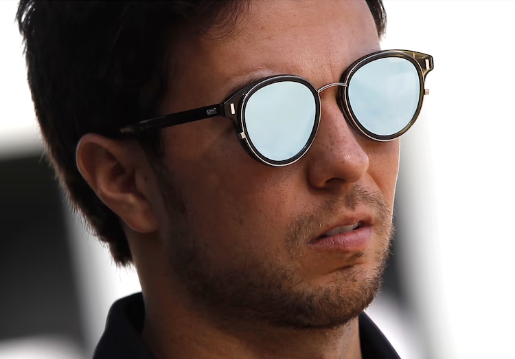 Sergio Pérez utilizando lentes de la marca Hawkers