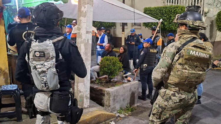 Algunas chelerías intentaron evadir la revisión encerrando a sus propios clientes.