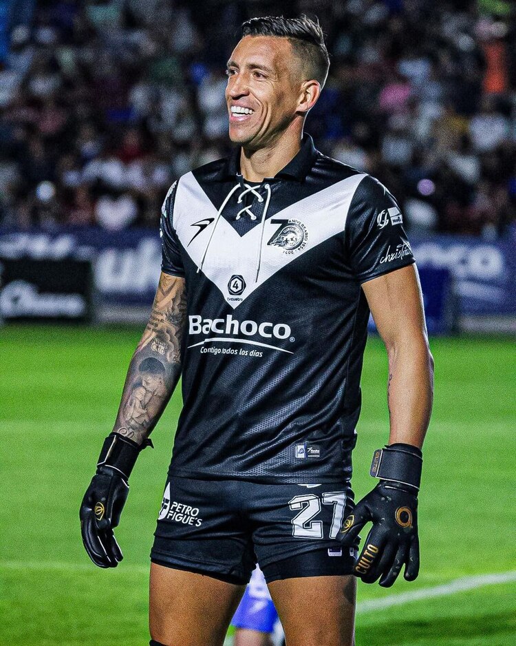 Nicolás Vikonis cuando militaba en el Celaya de México