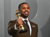 Michael B Jordan celebra su primer Oscar comiendo hamburguesas