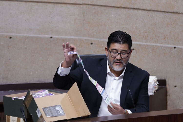 El magistrado Reyes Rodríguez Mondragón durante la sesión.