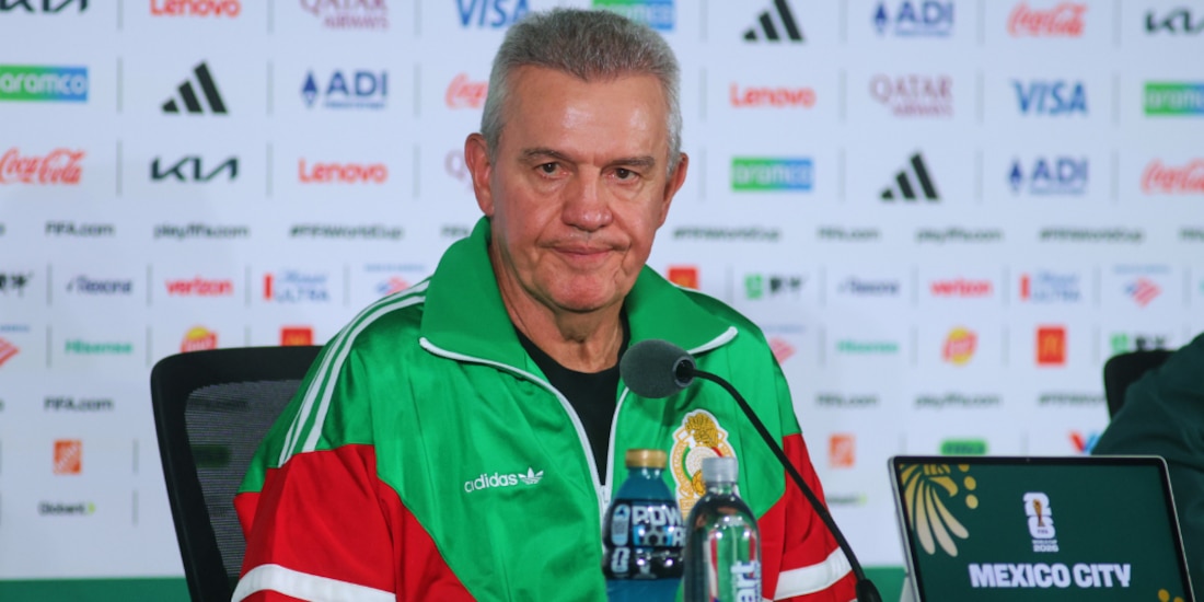 Javier Aguirre en conferencia de prensa.